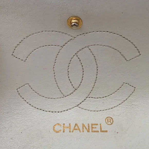 CHANEL classic flap Made In France iridescent pearl white leather gold hardware - Picture 8 of 16